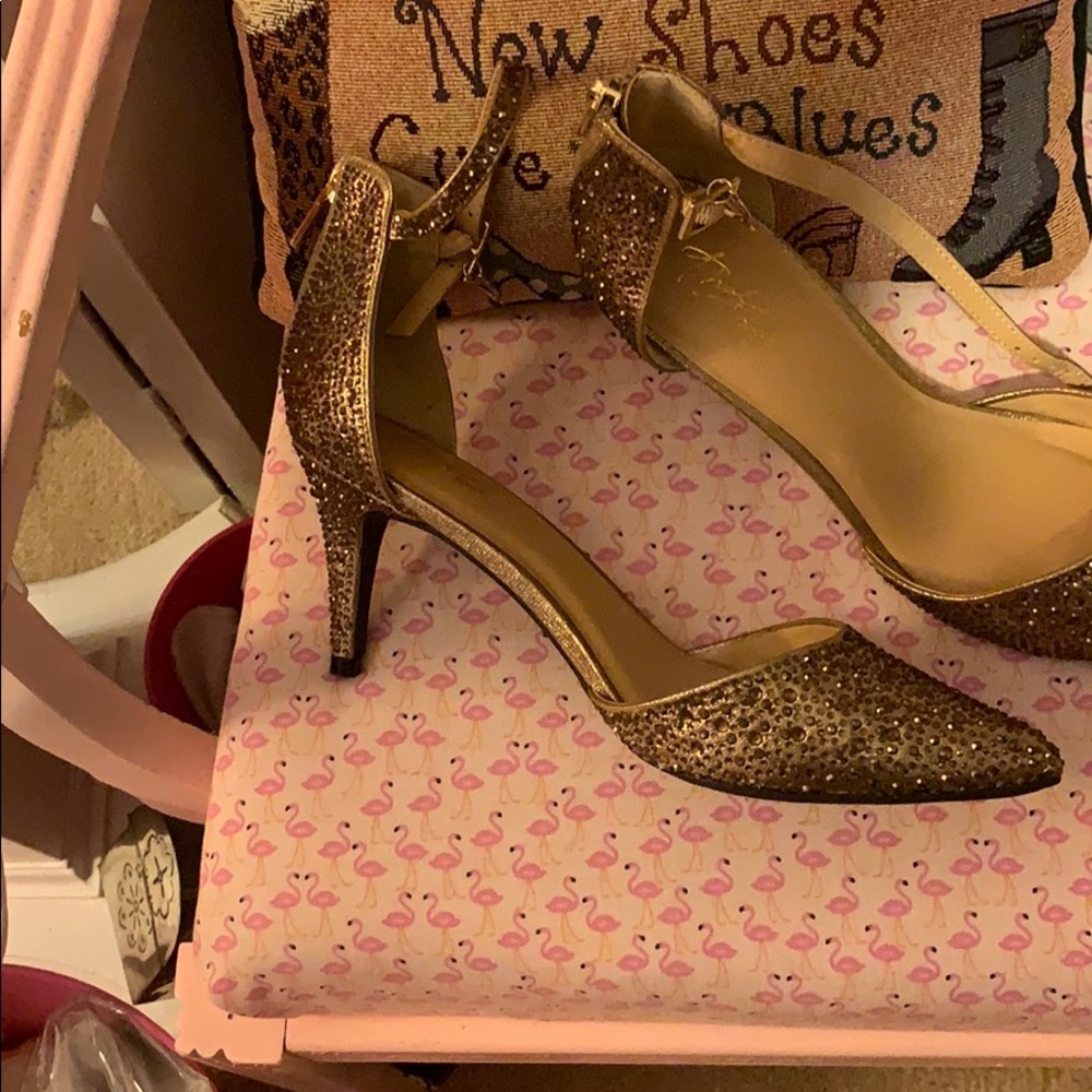 Thalia sodi gold glittery shoes never worn!